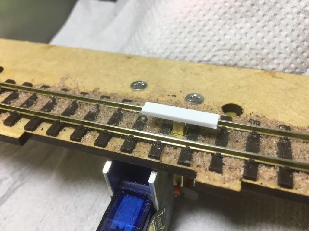 Servo powered, DCC controlled, uncoupling ramps for 009 / H0e / H0m ...